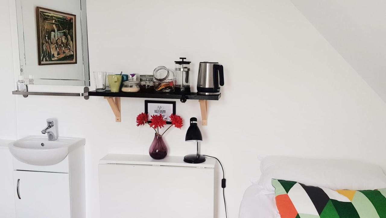 Refurinn Reykjavik Guesthouse Экстерьер фото